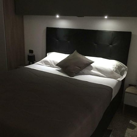 Mb95 - Mezzocannone Luxurious Bed&Breakfast Neapel Exteriör bild