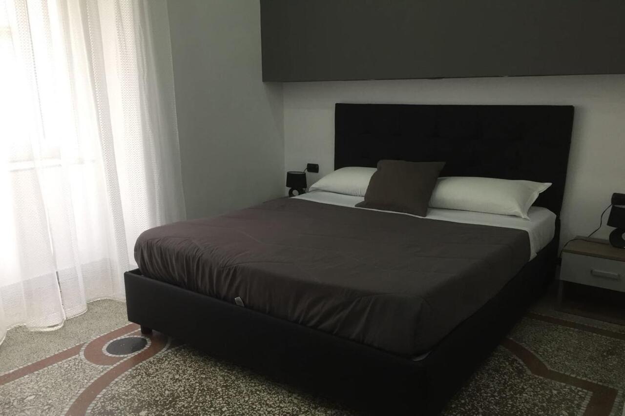 Mb95 - Mezzocannone Luxurious Bed&Breakfast Neapel Exteriör bild