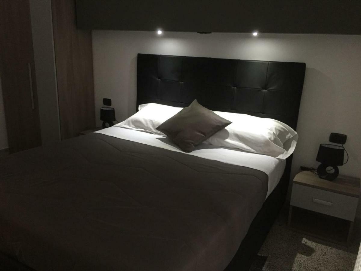 Mb95 - Mezzocannone Luxurious Bed&Breakfast Neapel Exteriör bild