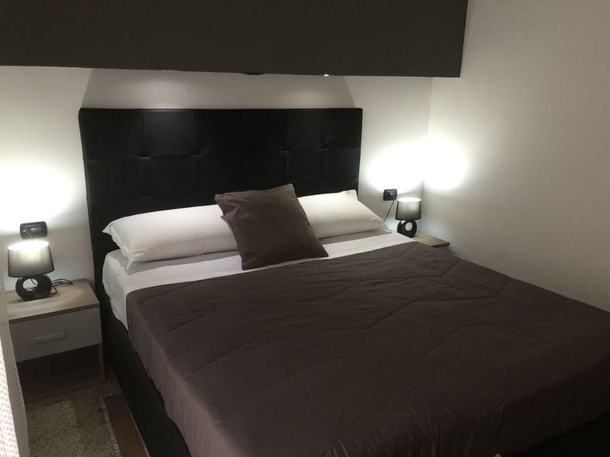 Mb95 - Mezzocannone Luxurious Bed&Breakfast Neapel Exteriör bild
