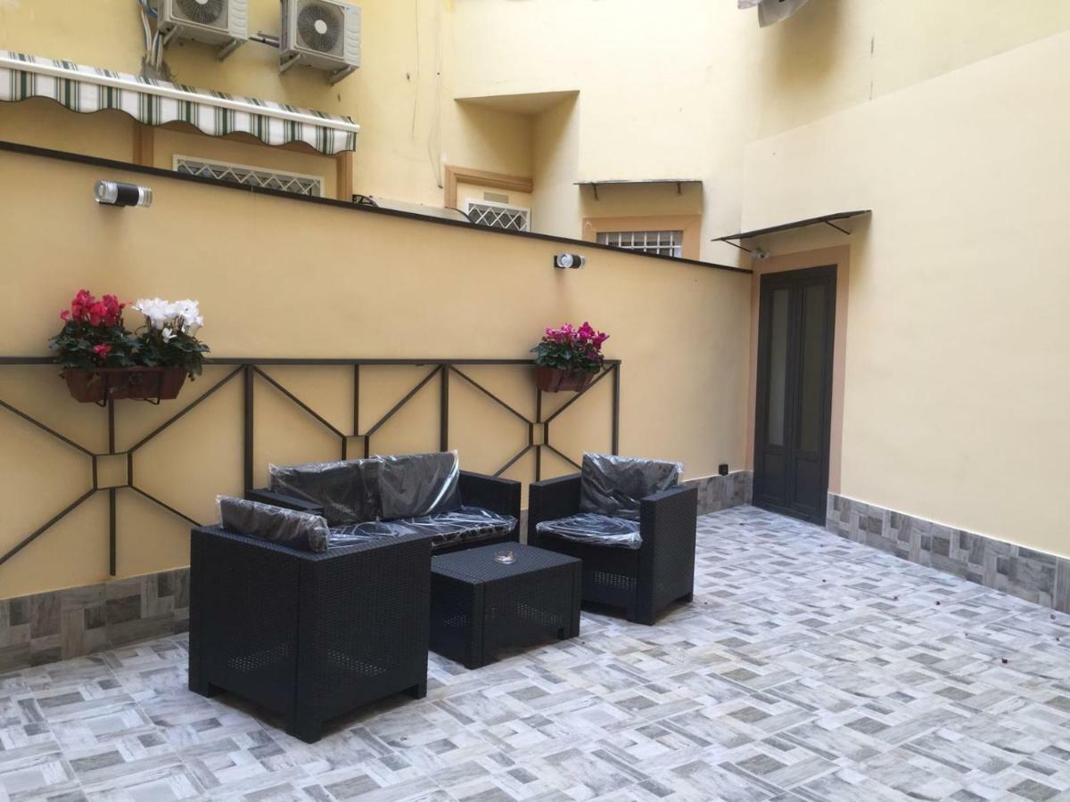Mb95 - Mezzocannone Luxurious Bed&Breakfast Neapel Exteriör bild