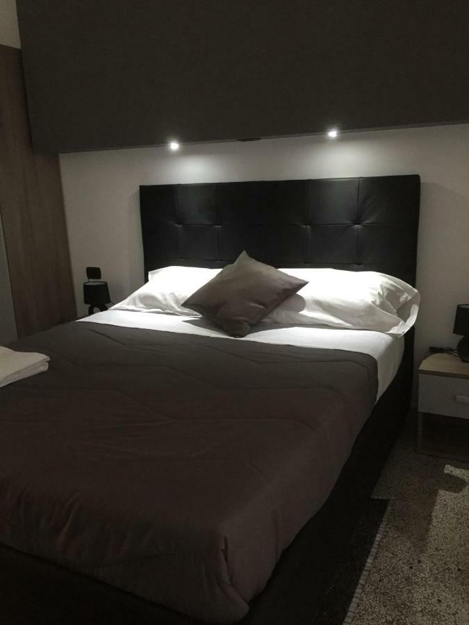 Mb95 - Mezzocannone Luxurious Bed&Breakfast Neapel Exteriör bild
