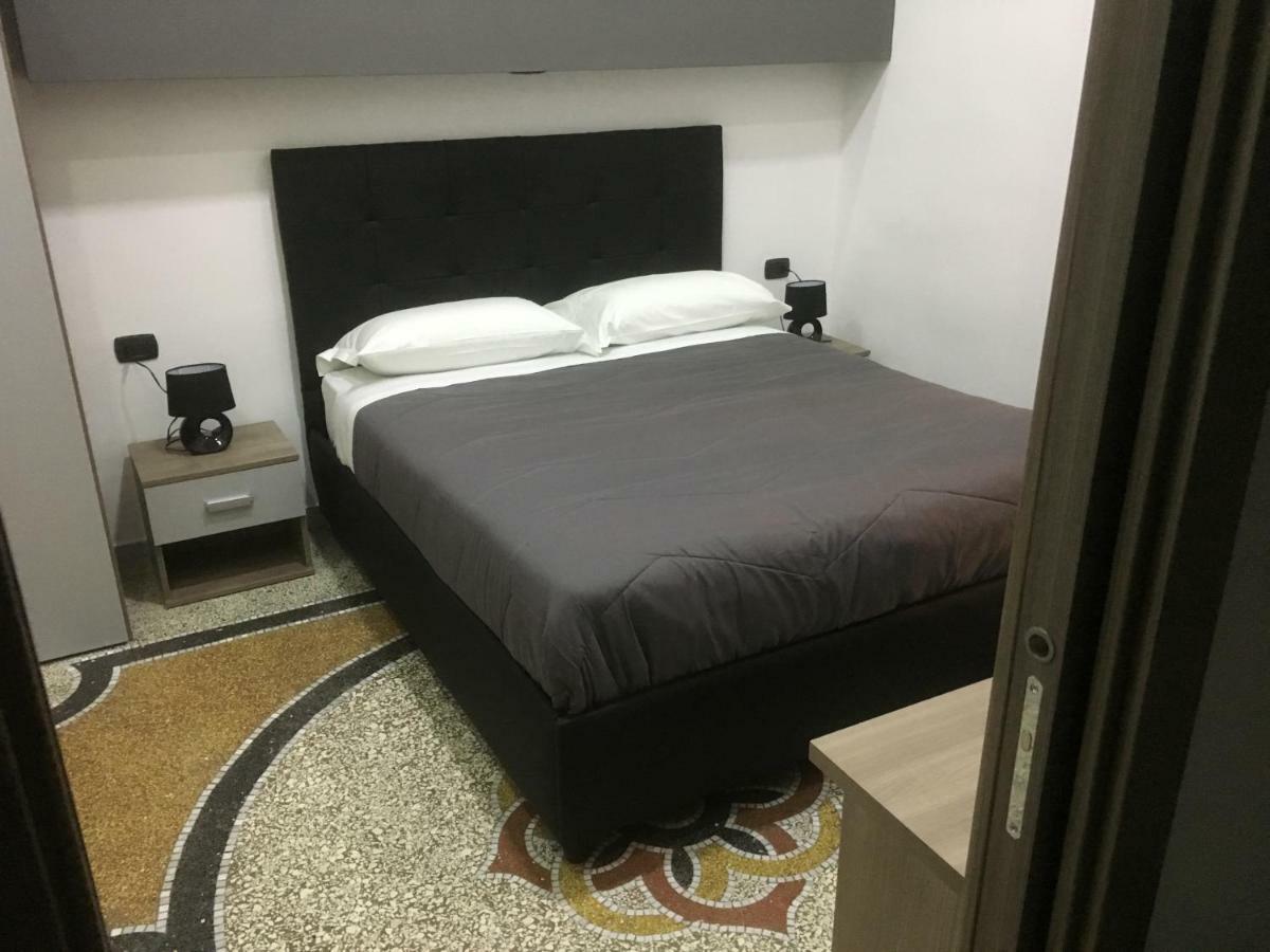 Mb95 - Mezzocannone Luxurious Bed&Breakfast Neapel Exteriör bild